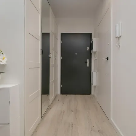 Modern Wróblewskiego With Balcony&free Parking By Renters Łódź