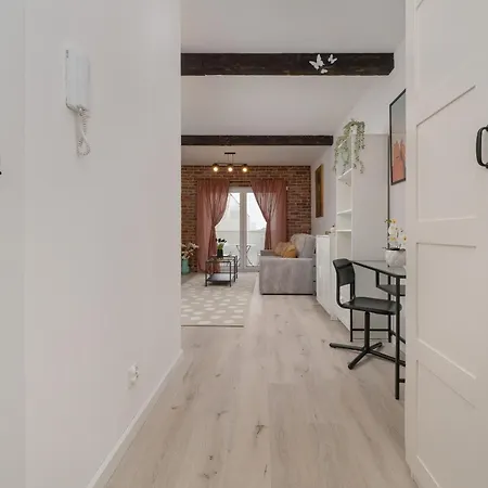 Апартаменты Modern Wroblewskiego With Balcony And Free Parking By Renters Лодзь