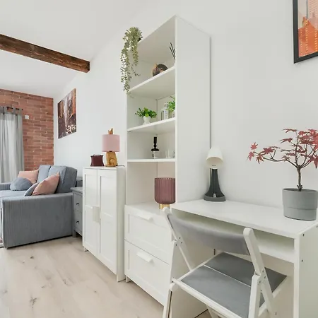 Modern Wroblewskiego With Balcony And Free Parking By Renters Apartman *