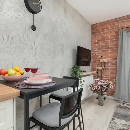 Modern Wróblewskiego With Balcony&free Parking By Renters Apartament Łódź