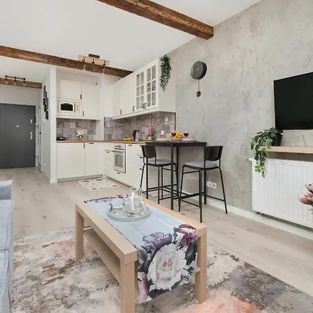 Modern Wroblewskiego With Balcony And Free Parking By Renters Lodz