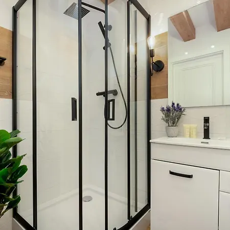 Modern Wróblewskiego With Balcony&free Parking By Renters Apartament