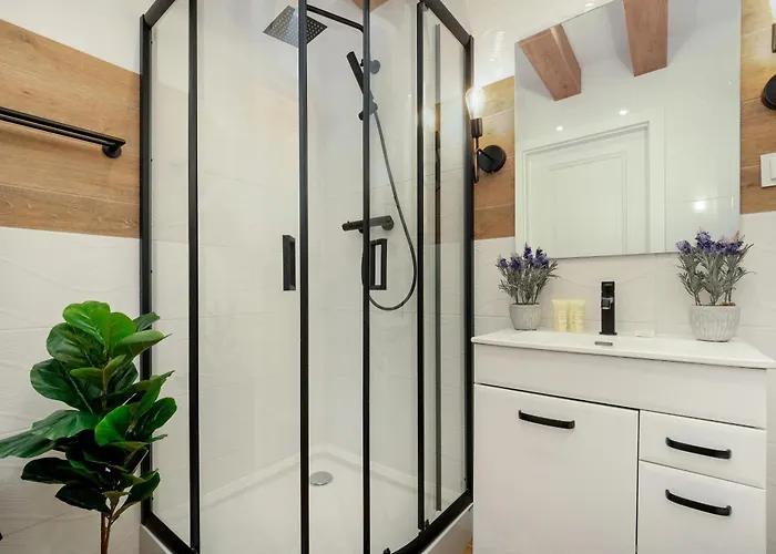 Modern Wroblewskiego With Balcony And Free Parking By Renters Apartman