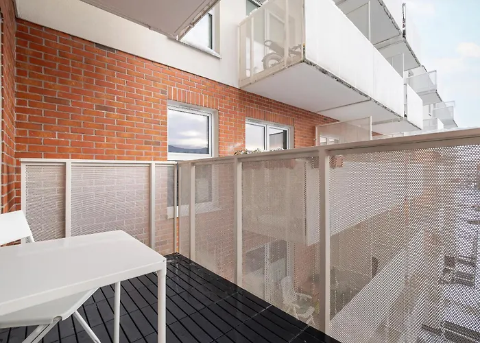 Modern Wroblewskiego With Balcony And Free Parking By Renters Lägenhet